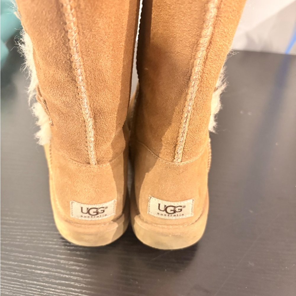 Uggs - Picture 2 of 5